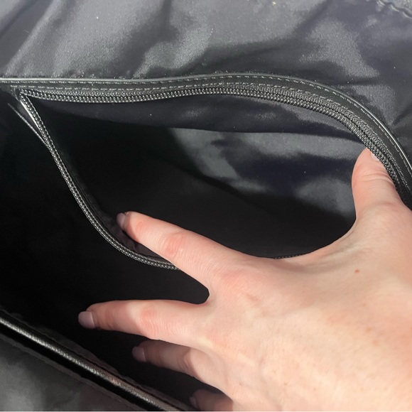 Great Shape Michael Kors Bag - Picture 5 of 10